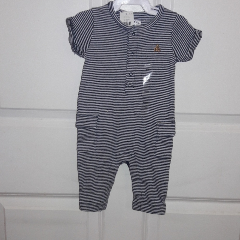 One piece suit Baby Gap Newborn -3 months